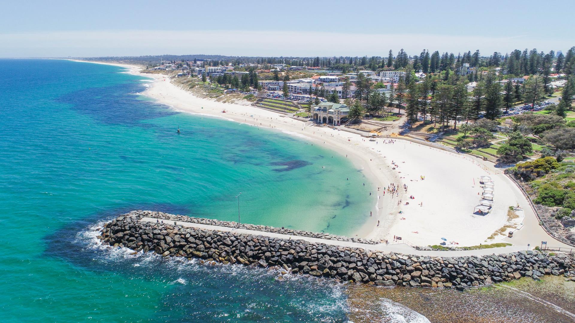 Carpark No. 1 retaining wall – foreshore closures in place